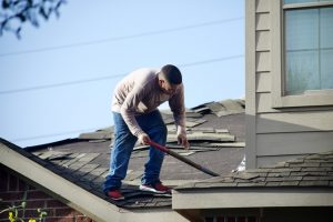 Roofing company installs new shingles