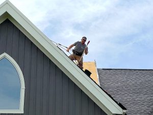 Roofing company installs new shingles