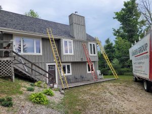 Ainger roofing crew working on a siding in Barrie
