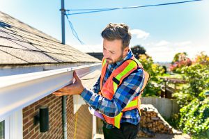 Roofing company installs new shingles and siding collingwood