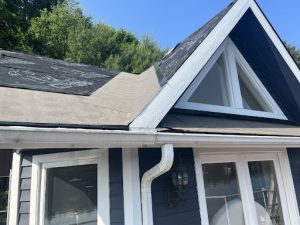 Roofing company installs new shingles