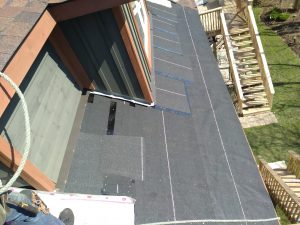Roofing company installs new shingles